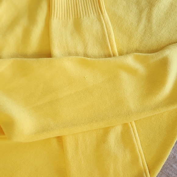 Soft French Connection Yellow Sweater 💎 - Picture 3 of 3